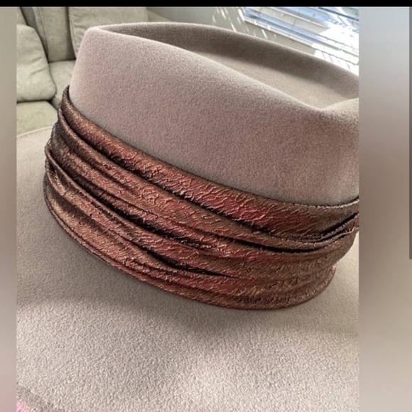 Eugenia Kim hat no tags good to fare condition limited edition - Picture 3 of 5